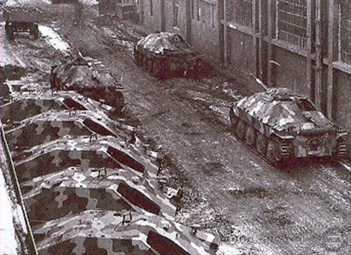 Hetzers under construction, photo from Manufaktur.dk