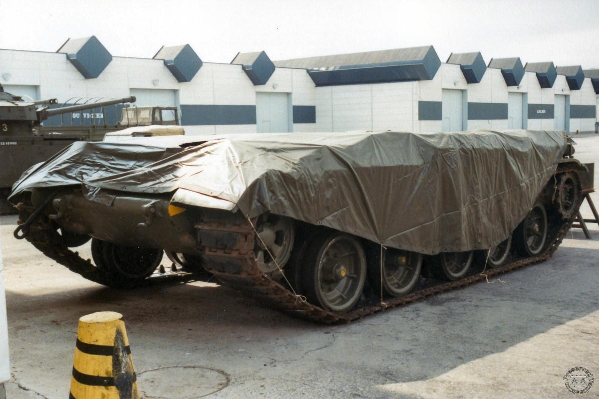 Turretless AMX-30 outside hangar beside museum