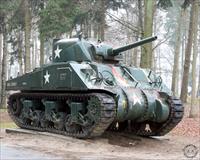 Front right view - original caption: "IMG_7795 (day4) American M4 Sherman tank in the woods at Overloon", photo taken by garthimage