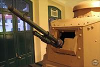 Gun and mantlet